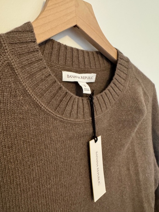 Banana Republic Sweaters - Banana Republic Brown Crewneck Sweater
